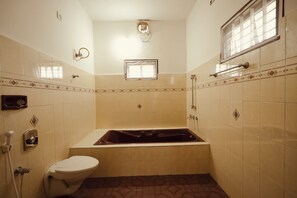 Towels, soap, toilet paper - 3-bedroom house in peaceful Alappuzha with AC comfort (Alappuzha)