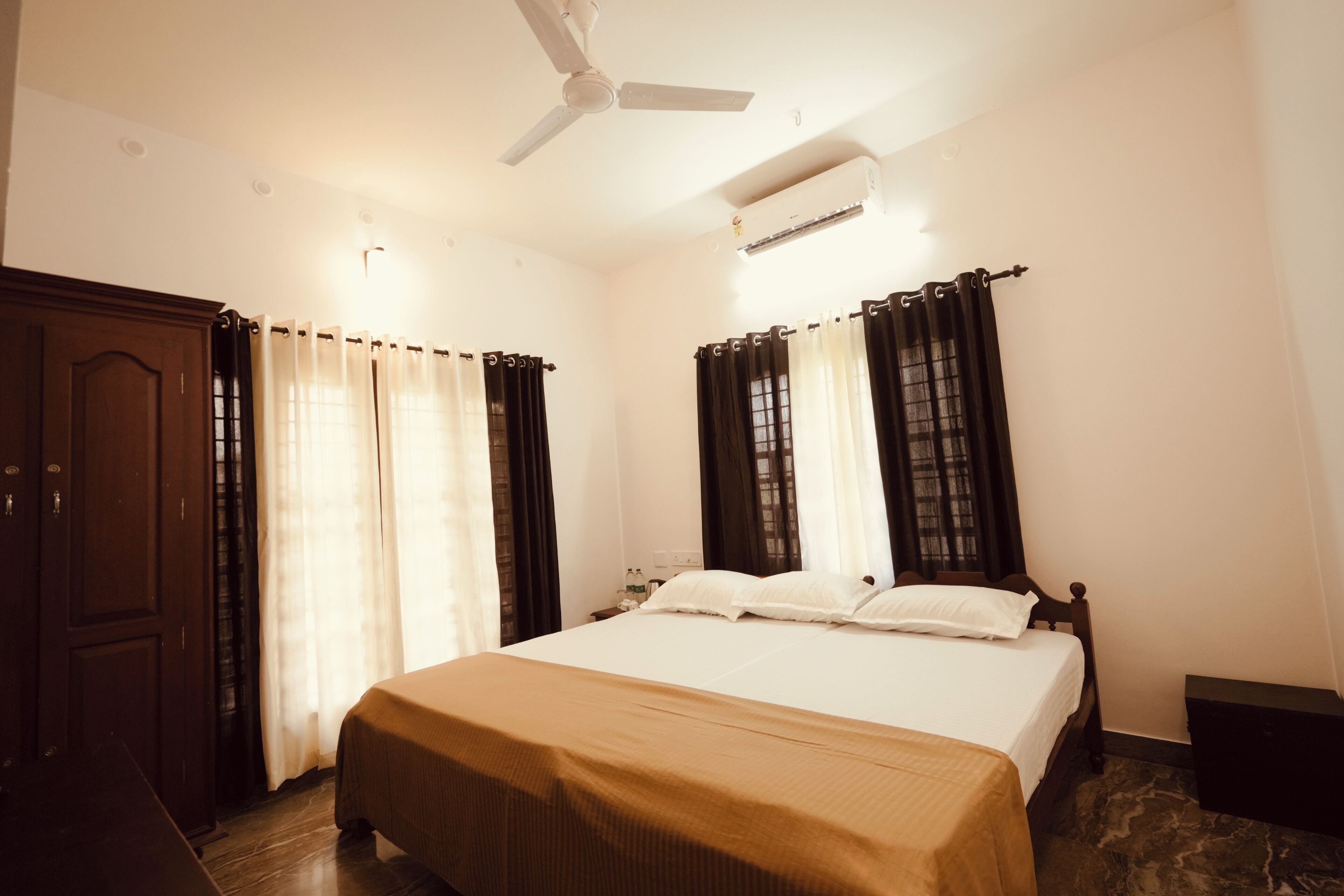 3 bedrooms, WiFi, bed sheets