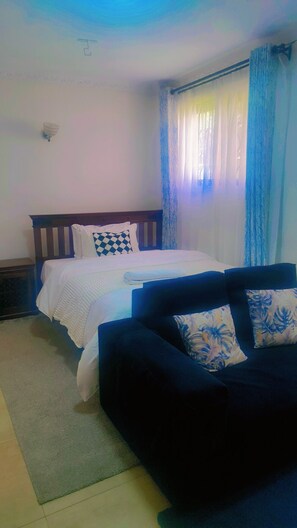 1 bedroom, iron/ironing board, WiFi, bed sheets - Soothing 1-bedroom bungalow with AC in vibrant Nairobi (Nairobi)