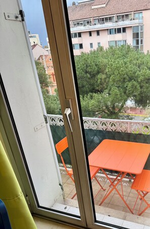 صورة غير مصنفة، 5 من 9، زرّ