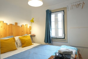 1 bedroom, iron/ironing board, WiFi, bed sheets - Charming Apartment in the heart of Lisboa (Lisboa)