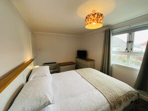 3 bedrooms, iron/ironing board, travel cot, WiFi