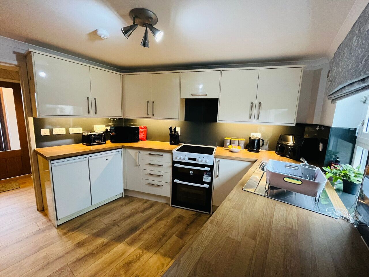 Fridge, microwave, oven, toaster