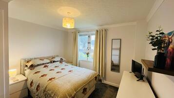 Iron/ironing board, travel cot, WiFi, bed sheets