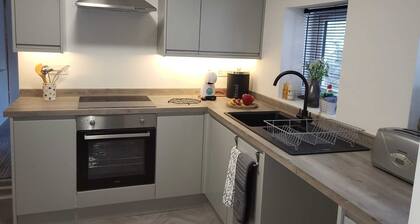 Modernised 3 bedroom 2 bathroom home ideal for business or pleasure