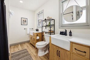 Shower, hair dryer, towels, shampoo