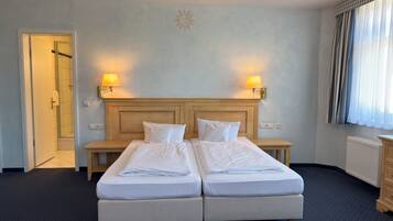 Comfort-Doppelzimmer | Schreibtisch, laptopgeeigneter Arbeitsplatz, Bügeleisen/Bügelbrett
