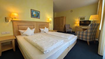 Desk, laptop workspace, iron/ironing board, free WiFi