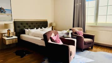 Standard Triple Room | Desk, laptop workspace, free WiFi