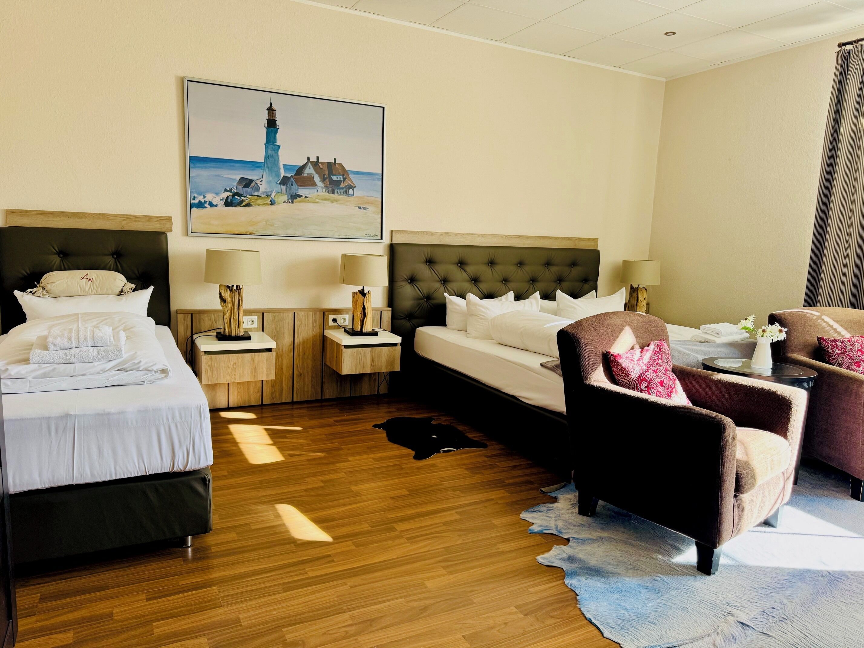 Standard-Dreibettzimmer | Schreibtisch, laptopgeeigneter Arbeitsplatz, kostenloses WLAN