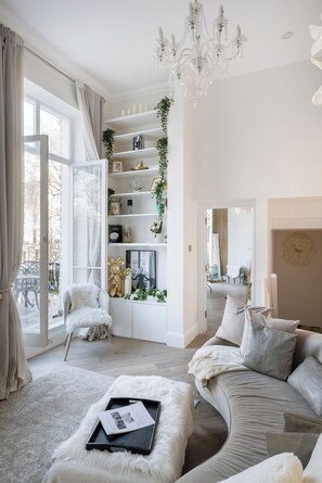 Unclassified image, 5 of 48, button - Notting Hill 3-Bed 2-Bath w. 2 Terraces (London)