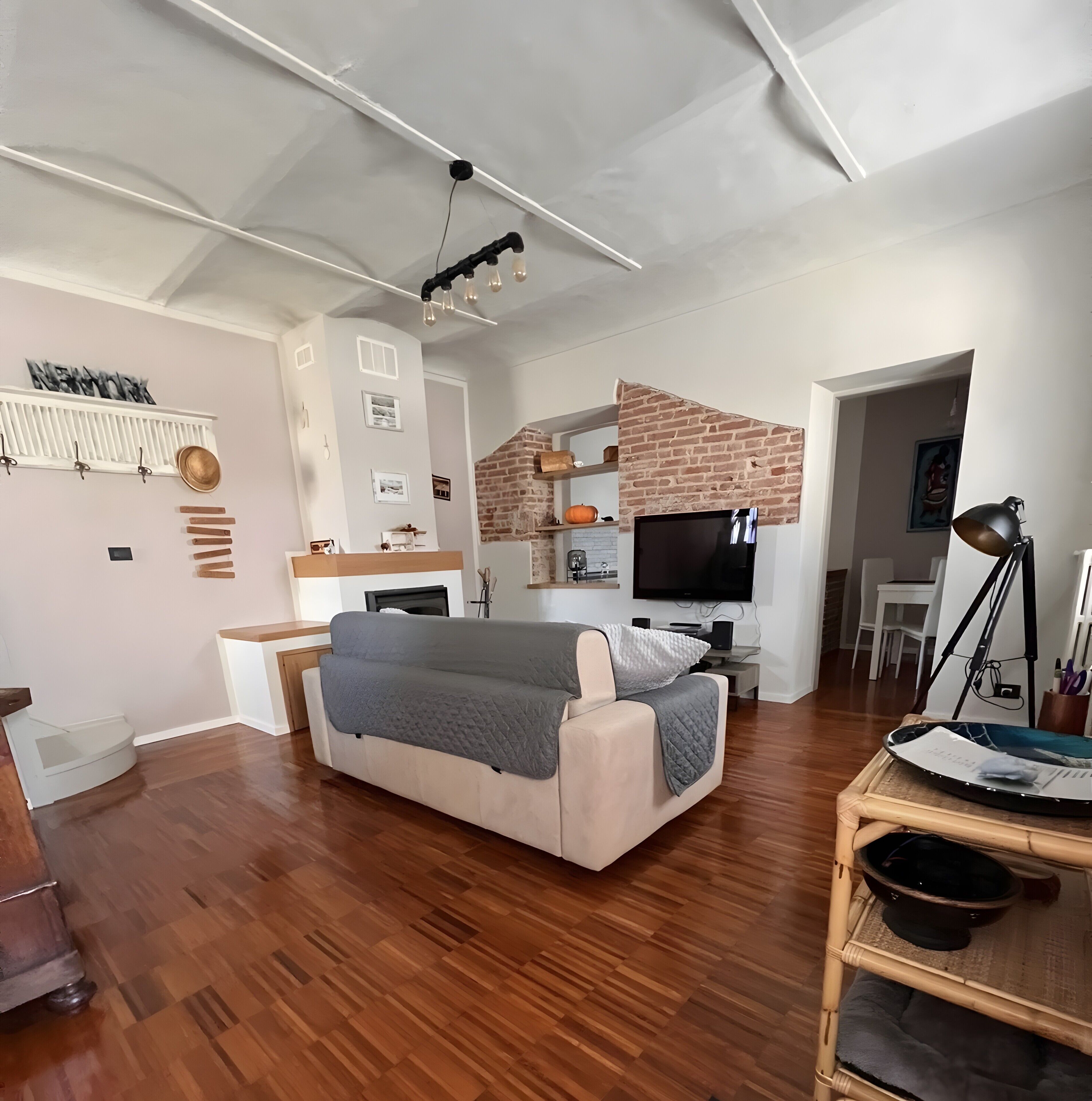 Televisión, chimenea