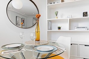Dining - Luxury Spacious Apartment in the Central London (London)