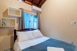 Villa | 2 bedrooms, bed sheets - 2-br House w/ Barbecue in Rio Tavares Mja0060 (Florianópolis)