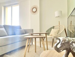 TV - Quiet apartment near train station and Quimper historic center (Quimper)