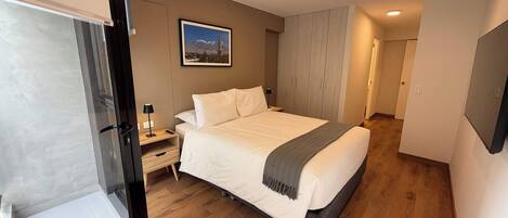 2 quartos, ferros/tábuas de passar roupa, Wi-Fi, roupa de cama