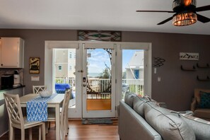 Living area - Blue Crab Beach Cottage (Port St. Joe)