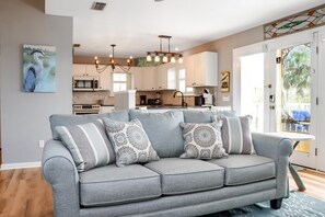 Living area - Blue Crab Beach Cottage (Port St. Joe)