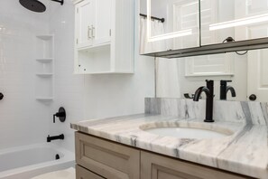 House, Multiple Beds (Blue Crab Beach Cottage) | Bathroom - Blue Crab Beach Cottage (Port St. Joe)