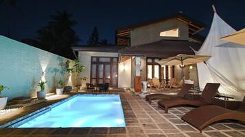 Outdoor pool, a heated pool