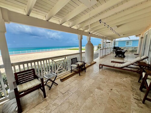 Oceanfront Villa/Private Beach/Walkway with Amazing sunsets and views of the sea