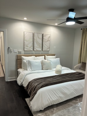 Unclassified image, 5 of 35, button - 3-bedrm, 3-bath luxury retreat where style, space and entertainment come togther (Philadelphia)