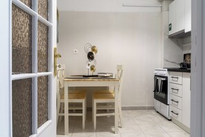 Dining - Del Sol 6 Meteora Luxurious Family Suites (Kalampaka)