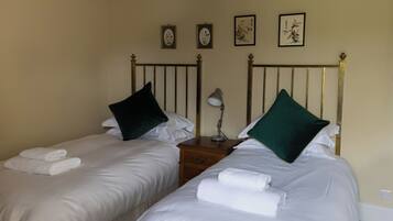 Cottage | 3 bedrooms, individually decorated, individually furnished, free WiFi