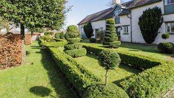 Cottage | Property grounds