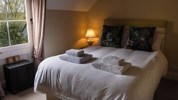Cottage | 3 bedrooms, individually decorated, individually furnished, free WiFi