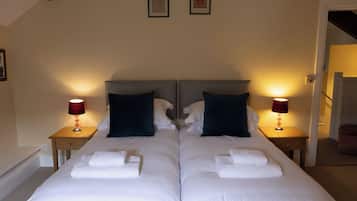 Cottage | 3 bedrooms, individually decorated, individually furnished, free WiFi
