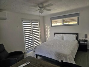 1 bedroom, WiFi, bed sheets - Perfect 1-bedroom apartment with AC in quaint Pos Chikito steps away from Beach! (Pos chikito)