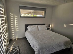 1 bedroom, WiFi, bed sheets - Perfect 1-bedroom apartment with AC in quaint Pos Chikito steps away from Beach! (Pos chikito)