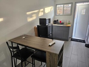 Private kitchen - Perfect 1-bedroom apartment with AC in quaint Pos Chikito steps away from Beach! (Pos chikito)