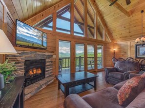Smart TV, video games - Nestled in the heart of Gatlinburg, Eagles Point Lodge offers a stunning mountai (Gatlinburg)