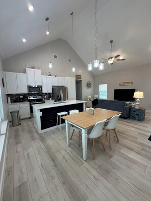 Interior - Peaceful amenity loaded 3-bedroom house in Rockport with great sunset views (Rockport)