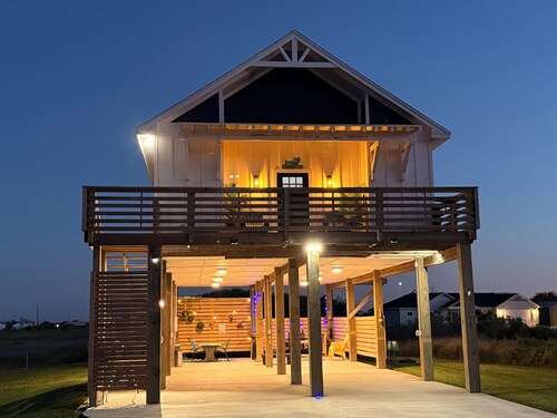 Peaceful amenity loaded 3-bedroom house in Rockport with great sunset views