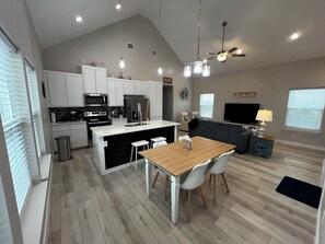 Interior - Peaceful amenity loaded 3-bedroom house in Rockport with great sunset views (Rockport)