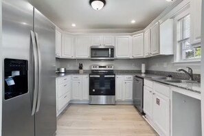 Private kitchen - The Shell: Walk-to-Beach Retreat (Long Beach)