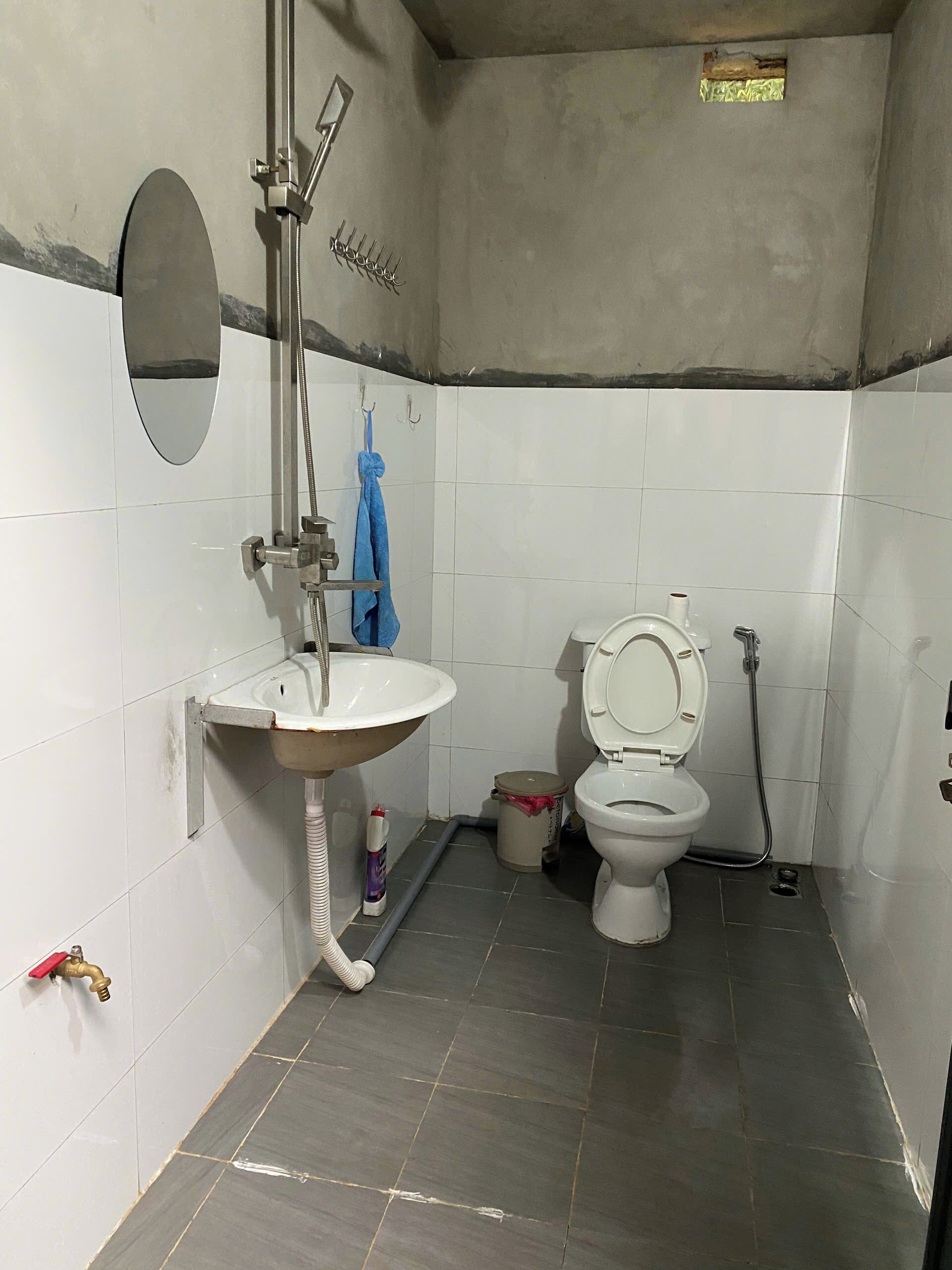 ヘアドライヤー、ビデ、タオル、石鹸