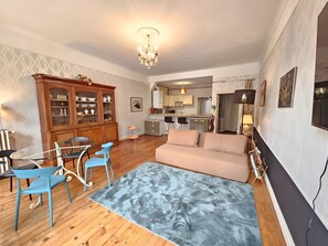 Unclassified image, 3 of 10, button - 'Au Cœur De Ville' Apartment with Wi-Fi (Bourbon-Lancy)