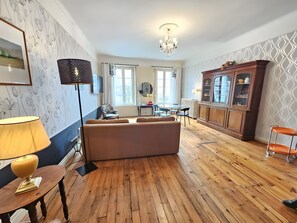 Unclassified image, 2 of 10, button - 'Au Cœur De Ville' Apartment with Wi-Fi (Bourbon-Lancy)