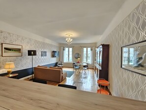 Unclassified image, 5 of 10, button - 'Au Cœur De Ville' Apartment with Wi-Fi (Bourbon-Lancy)