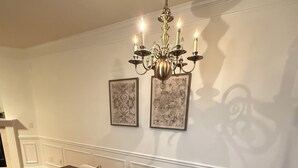 Dining - 3BD/3.5 BR IN MIDTOWN & ATLANTIC STATION W/ FREE PARKING , WIFI (Atlanta)