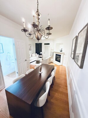 Interior - 3BD/3.5 BR IN MIDTOWN & ATLANTIC STATION W/ FREE PARKING , WIFI (Atlanta)