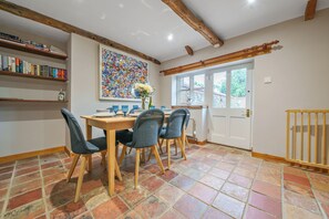 Dining - Western Cottage - sleeps 6 guests  in 3 bedrooms (South Creake)