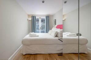 2 habitaciones, tabla de planchar con plancha, wifi y ropa de cama 