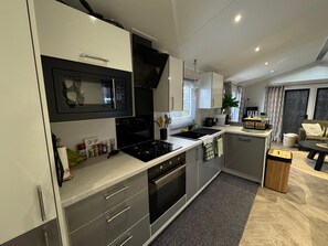 Kühlschrank, Mikrowelle, Ofen, Geschirrspüler