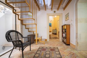 Interior - Casa Sciuretta - Two Bedroom Apartment, Sleeps 5 (Syracuse)