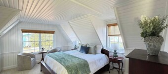 06-Harbor Suite at The Castle Inn